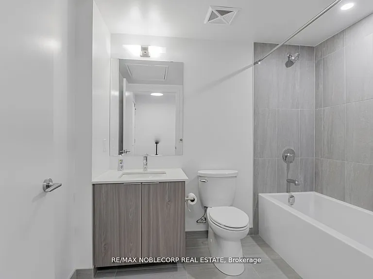 357 King St W #3409 — Photo 15