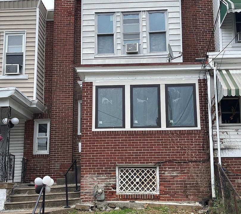 1st image of 109 N 3rd St
