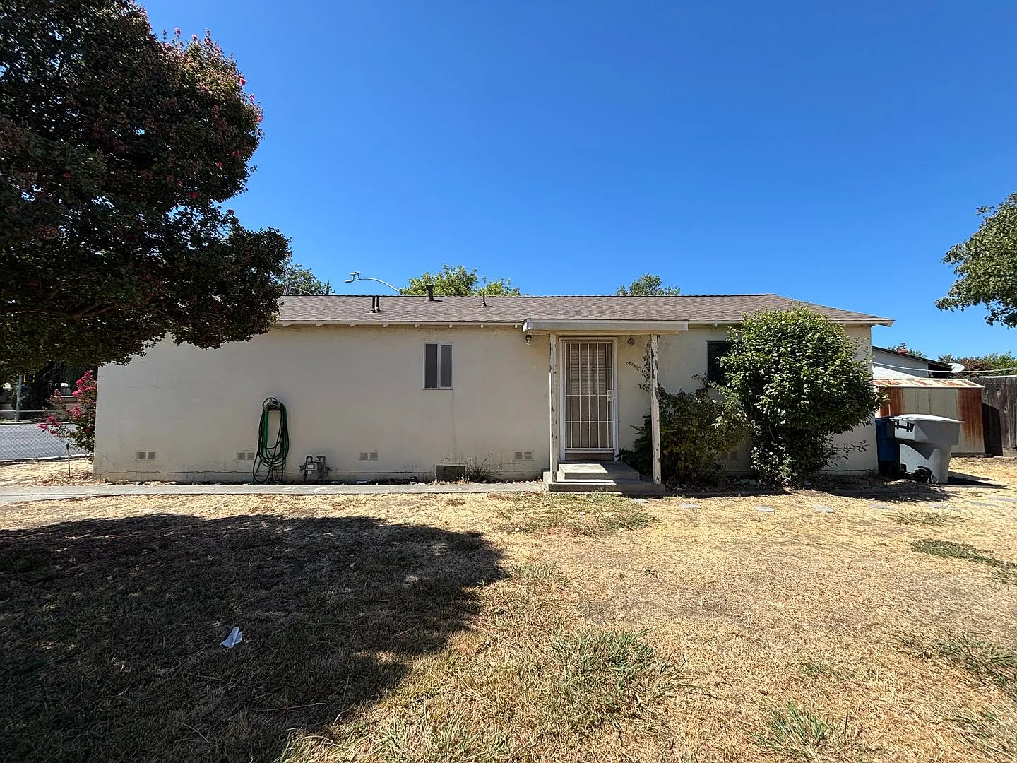 Charming 2BR/1BA in Vacaville Move-In Ready — Photo 2
