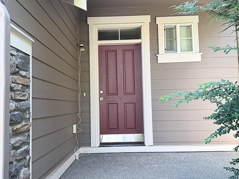 3116 Dunhill Ln — Photo 2