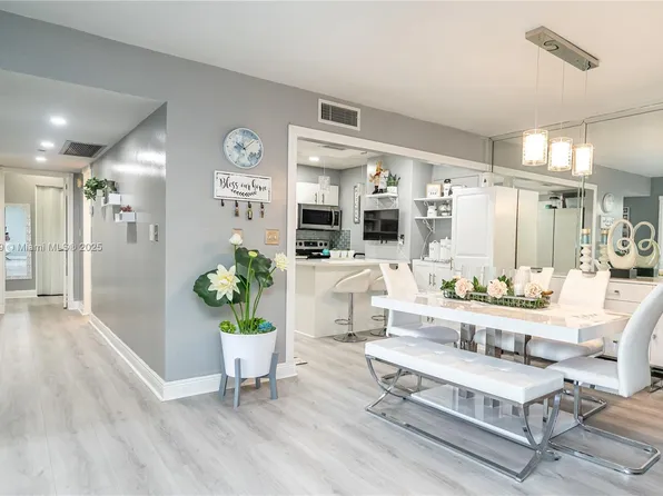 6861 SW 147th Ave APT 2C, Miami, FL 33193