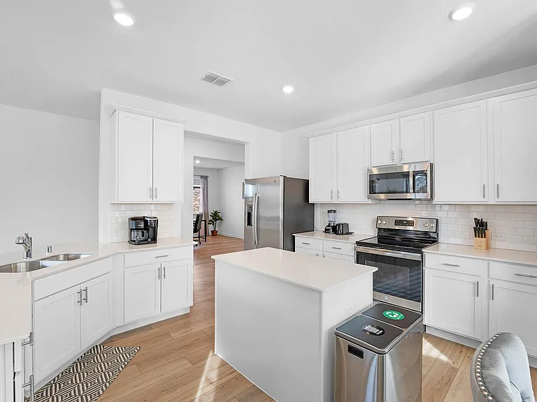 513 Macdonald Way — Photo 4