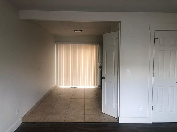 3rd image of 4421 S Garden Dr
