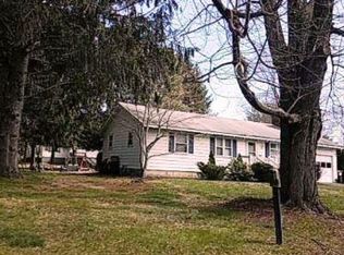 39 Manchester Dr, Halfmoon, NY 12065