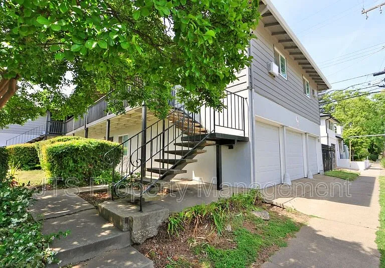 4439 V St #1 — Photo 56