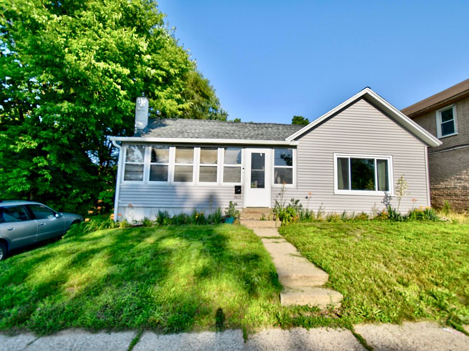 1st image of 3012 Coit Ave NE