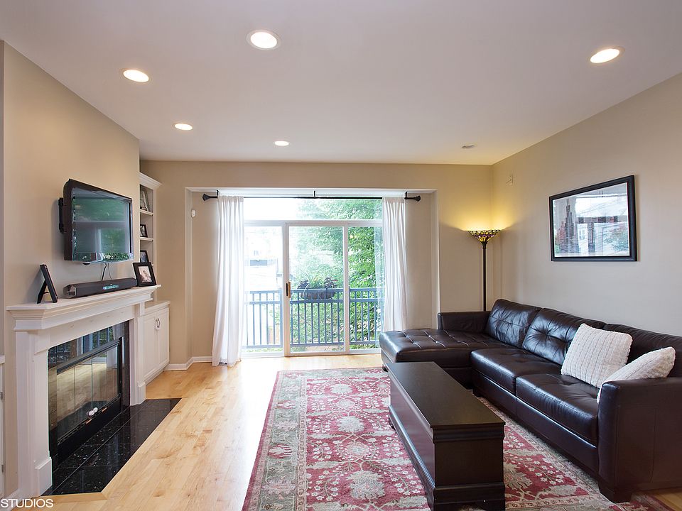 1st image of 1824 N Rockwell St #4