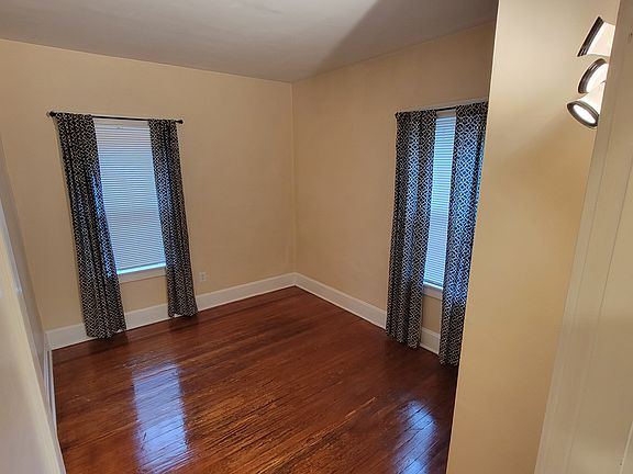 3rd image of 411 Aylesford Pl #409