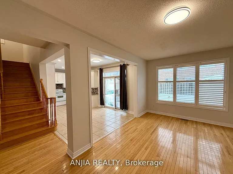 17 Ambercroft St — Photo 4