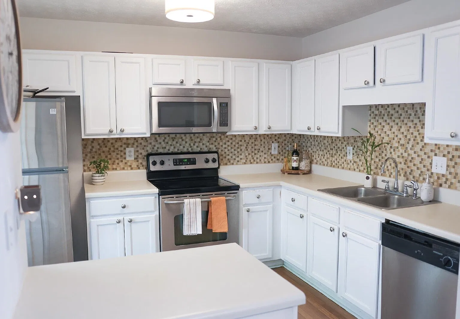 3 bed, 2.5 bath, 1388 sqft, $1,800 — Photo 4