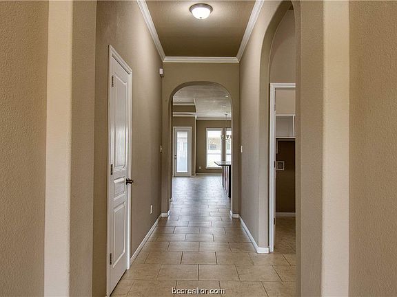 2nd image of 2528 Kimbolton Dr