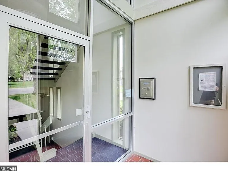 6423 Colony Way — Photo 2