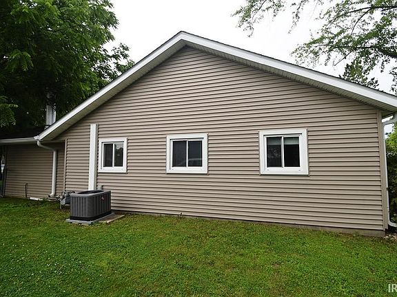3rd image of 2057 Washington Dr