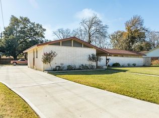 102 Clover St, Lake Jackson, TX 77566