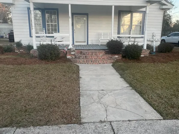 706 Harvey St, Millen, GA 30442