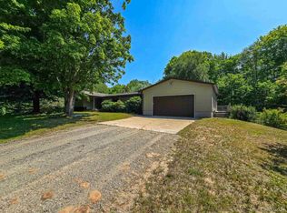 N6820 Bond Rd, Munising, MI 49862