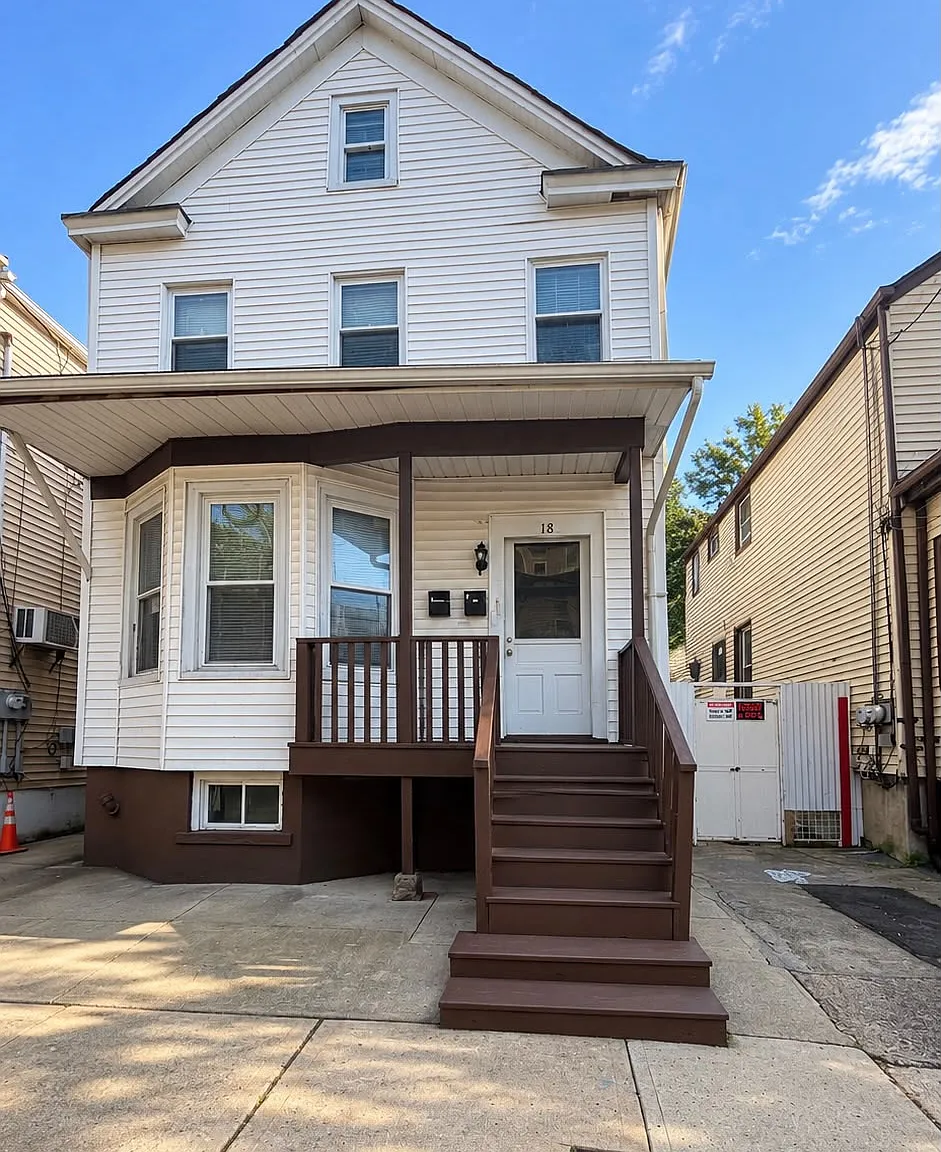 2 bed, $1,800 — Photo 1