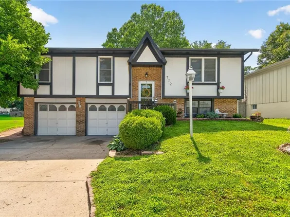 719 S 6th St, Edwardsville, KS 66111