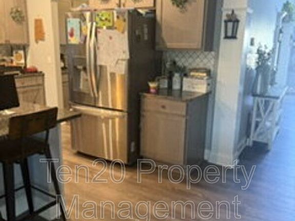 3rd image of 106 White Oak Pl