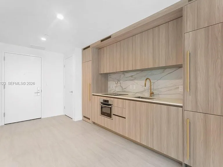 77 SE 5th St #1711 — Photo 4