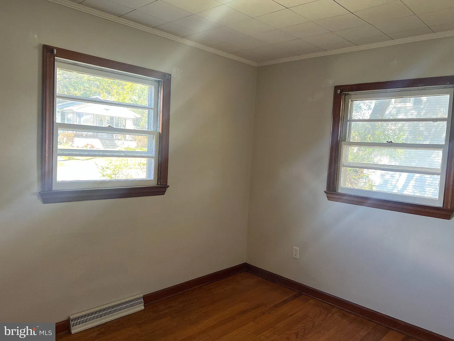 2 bed, 1.0 bath, 911 sqft, $1,100 — Photo 3