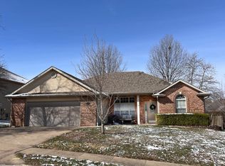 5007 Buxton Ln, Columbia, MO 65202