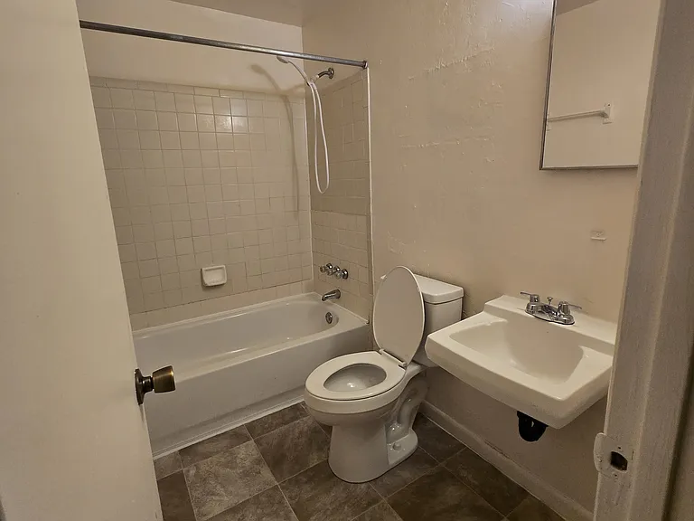 6210 SW 13th St #4H — Photo 7