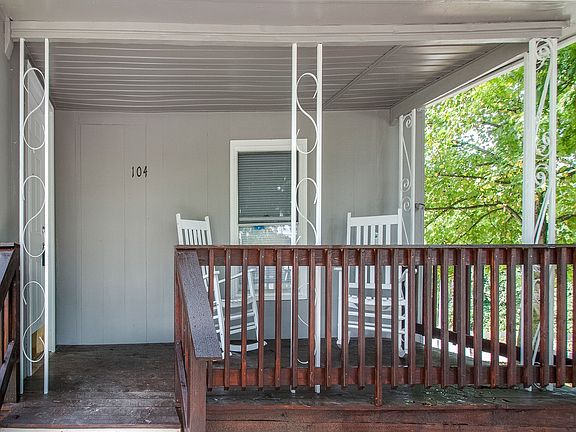 3rd image of 104 Shelton St