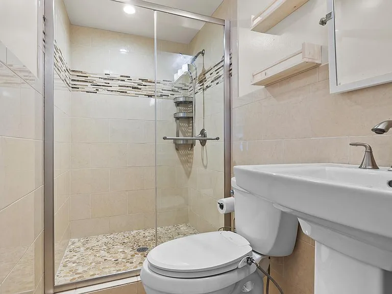 827 S Royal St — Photo 29