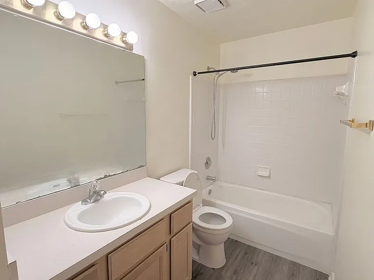 4414 Stratfordshire Ct — Photo 30