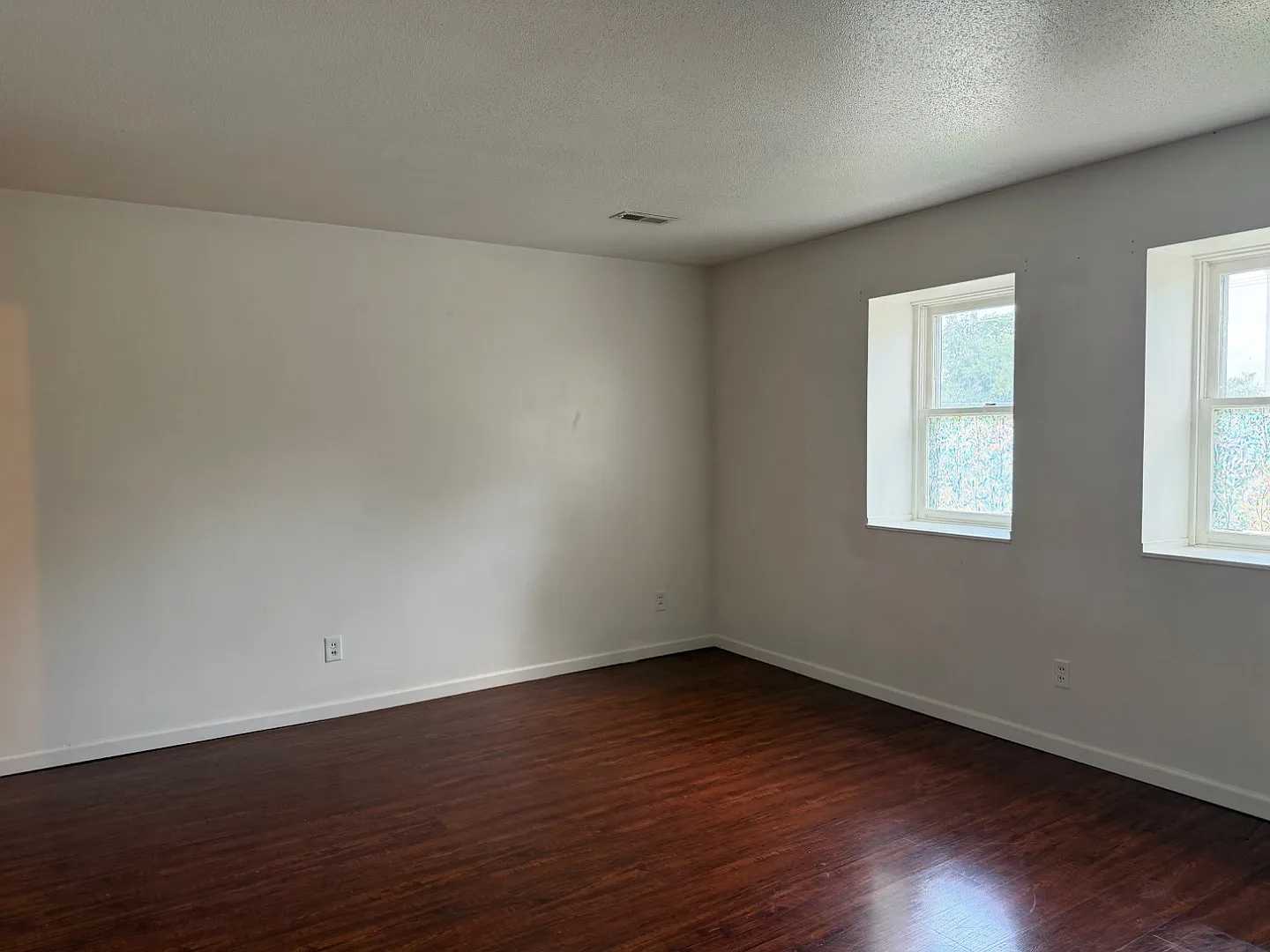 213 N Lincoln St - 5 — Photo 2