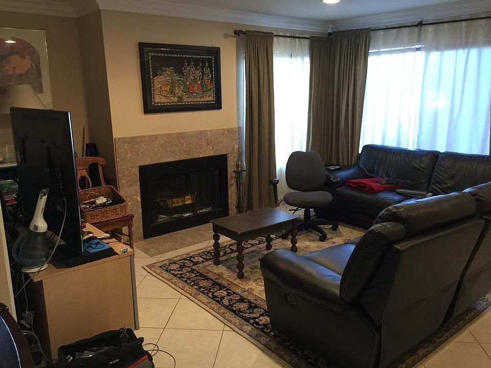 1st image of 18316 Hatteras St APT 4