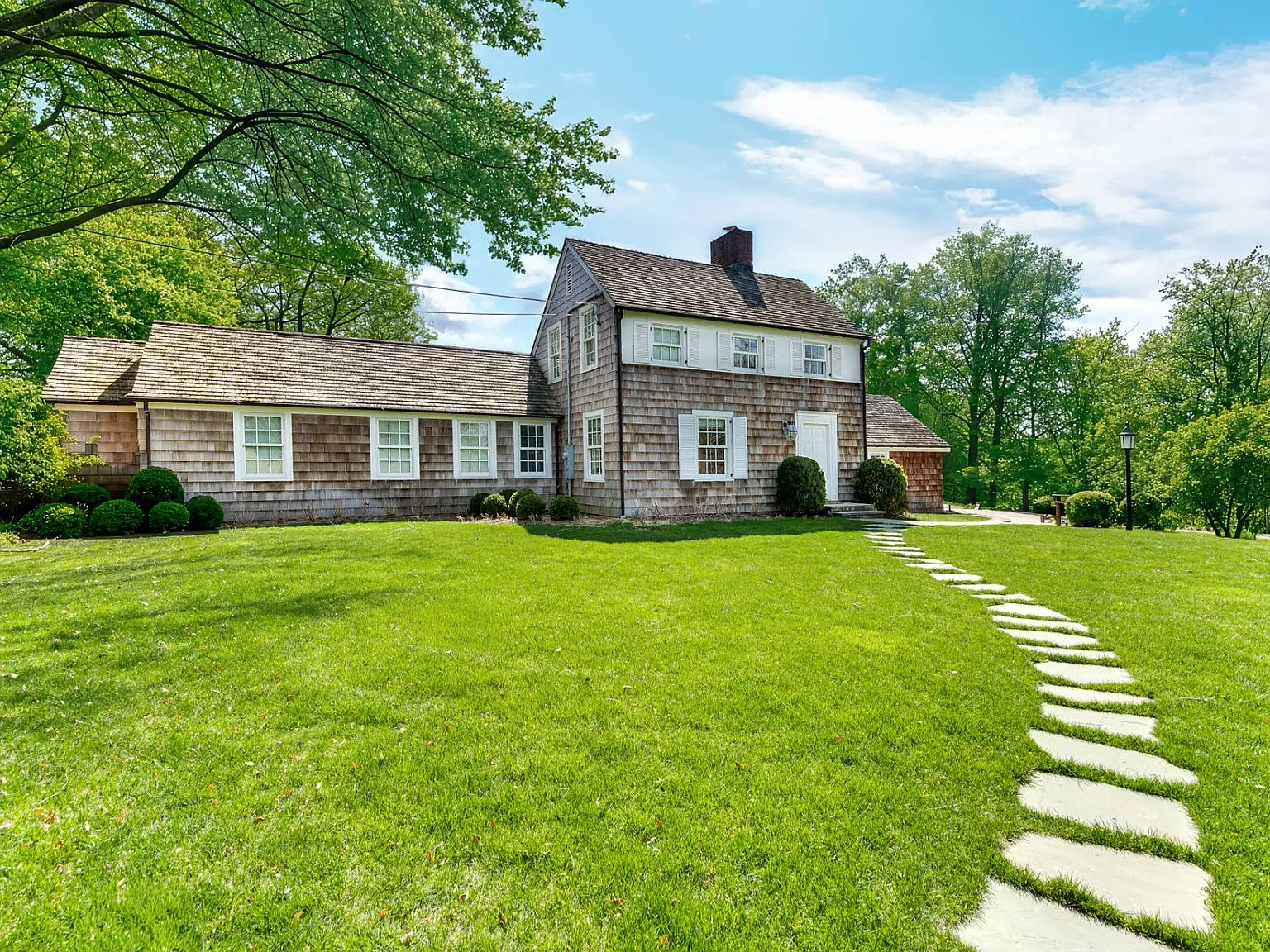 The Hedges Residence: An Exclusive Summer Offering — Photo 1
