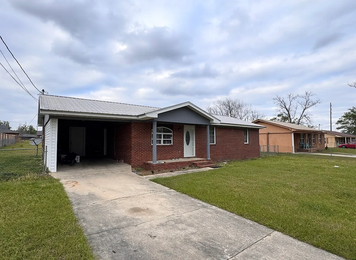 3 bed, 1159 sqft, $1,200 — Photo 1