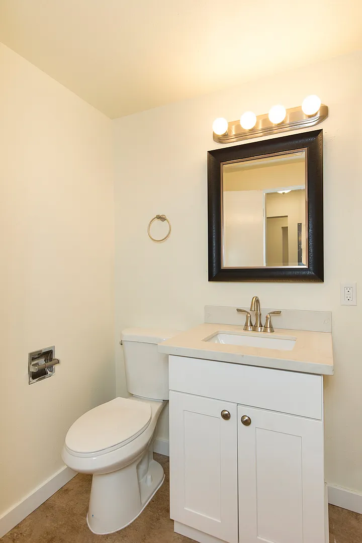 Remodeled 2 Bed / 1 Bath In Central Fremont! W/D In-Unit! — Photo 4
