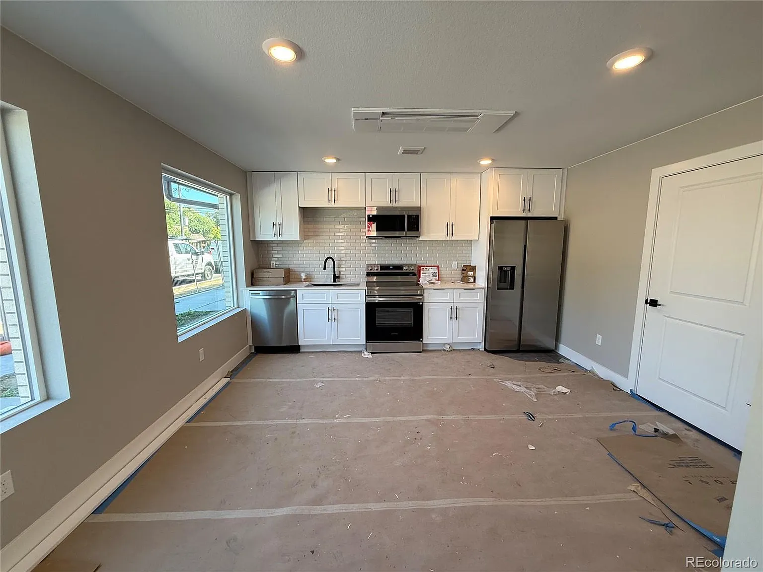 2 bed, 2.5 bath, 1667 sqft, $3,036 — Photo 2