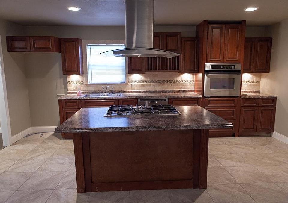 1st image of 1305 Blanton Dr
