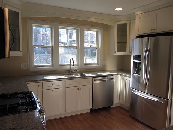 Kitchen - fridge, dishwasher, sink