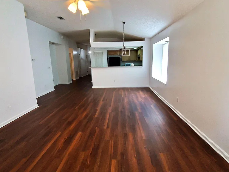 1122 Radis Pl — Photo 2