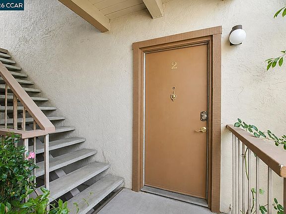 2nd image of 395 Camelback Rd APT 2