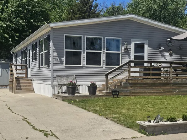 109 S Vine St, Wilton, IA 52778
