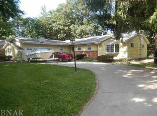 9583 Violet Valley Rd, Clinton, IL 61727