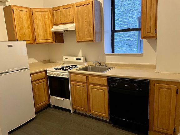 5th image of 210 W 109th St APT 3