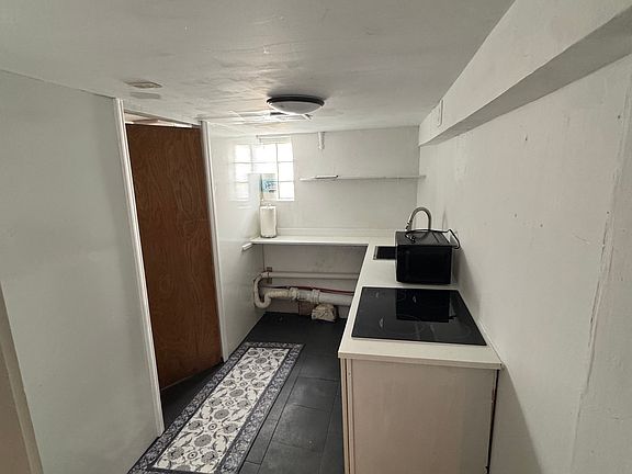 3rd image of 2358 Hamilton Ave #3