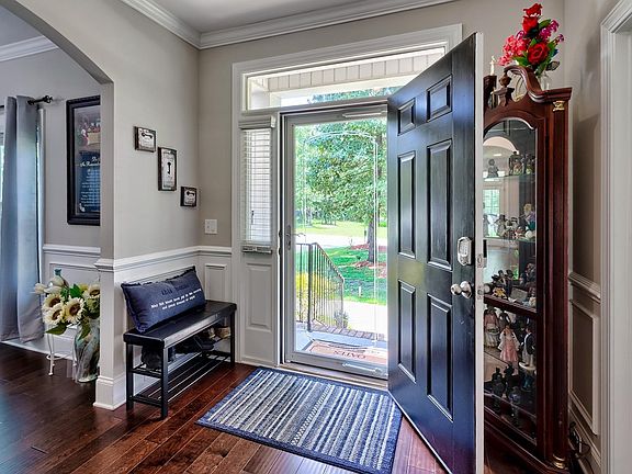 5th image of 21 Sixty Oaks Ln