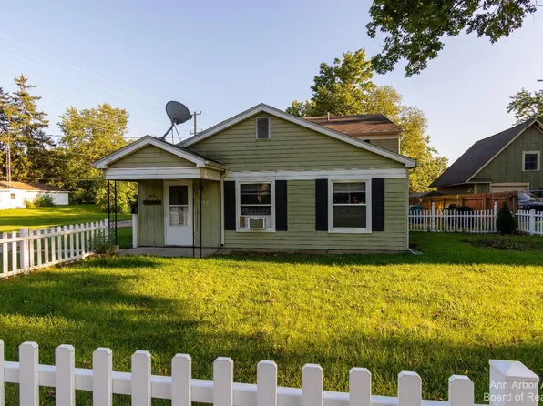 317 Clark St APT A, Clinton, MI 49236