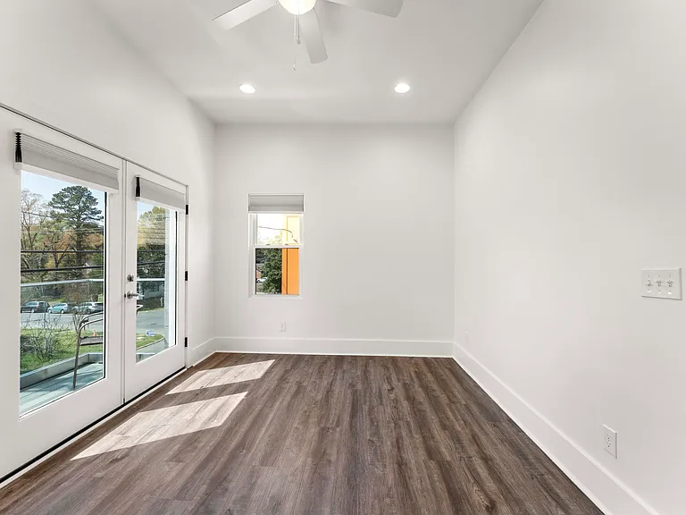 203 Nelson St — Photo 14