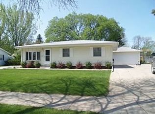 1933 8th St NW, Minot, ND 58703