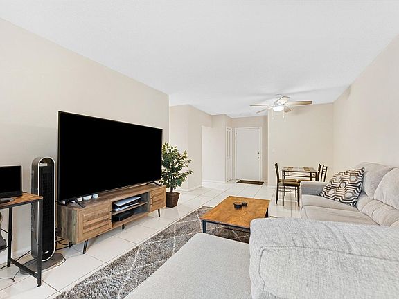 2nd image of 200 S Birch Rd APT 204