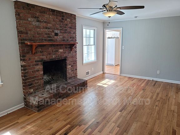 2nd image of 777 Foxcroft Cir SE